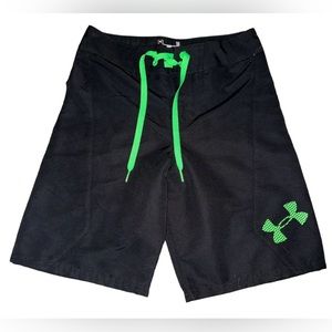 Under Armour Heat Gear Loose Fit Mens Size 26 Black Board Shorts Swim Trunks